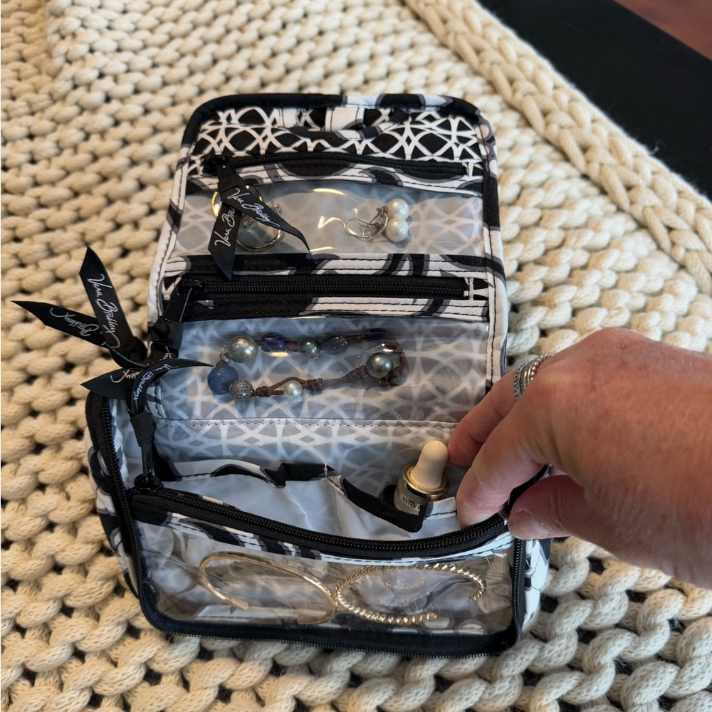 Vera Bradley jewelry/make up hanging  organizer - Picture 13 of 13